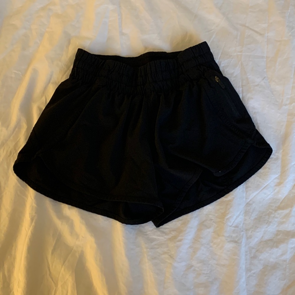 Lululemon Black Track That short, size 4, 4"